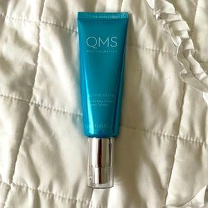 QMS ACTIVE GLOW tinted day cream
